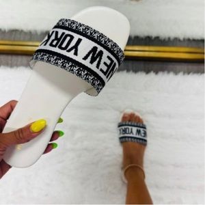⭐️NIB - Bamboo - New York Sandal Slides in Black & White - Womans Size 7.5